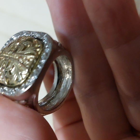 Chunky Silver And Gold Tone Cross Ring Size 8.5 - Picture 6 of 6